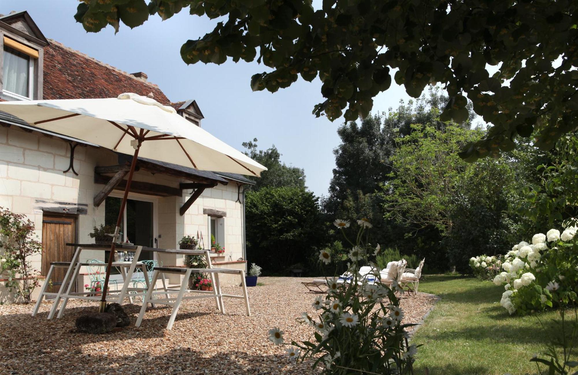 Une Maison, Un Jardin Berthenay Eksteriør billede